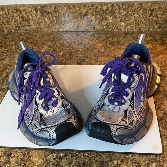 Balenciaga Sneakers - Picture 2 of 12